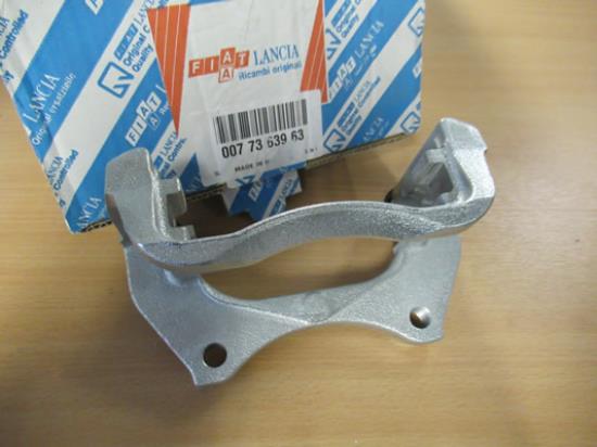 77363963 Beugel remblokken voorzijde