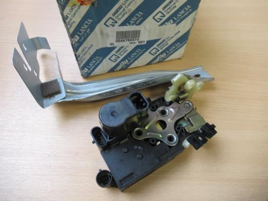 46766574 Slot deur rechter voorzijde