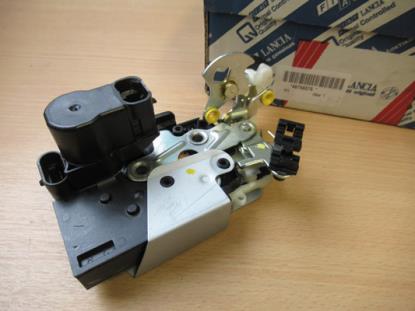 46766576 Slot deur rechter achterzijde