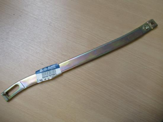 46767051 Beugel bumper rechter voorzijde