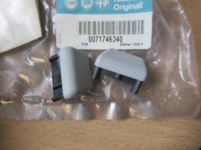 71746340 Plug rechterzijde