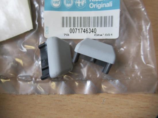 71746340 Plug rechterzijde