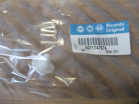 71747674 Montageplug paravan