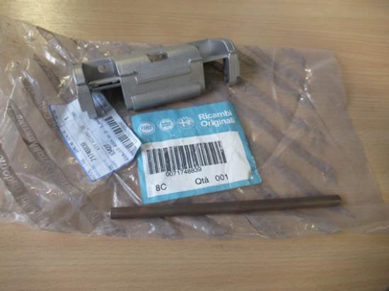 71748839 Beugel middenconsole