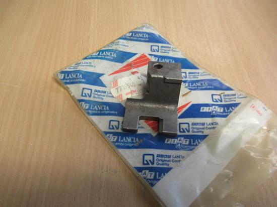 7719540 Aanslagnok voor versnellingsbak met 5 versnellingen