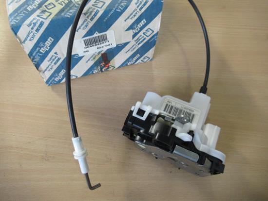 46842671 Slot linker voorzijde