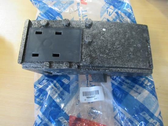 46844922 Stootblok bumper achterzijde links