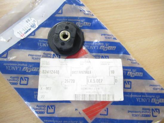 82412448 Afstandstuk bumper