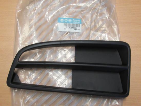 735390886 Grille voorbumper links 1.3 MJTD