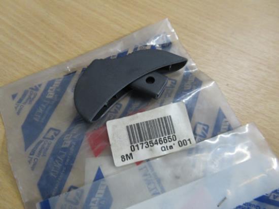 173546650 Knop voor ontgrendeling achterbank rechterzijde