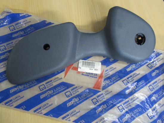 173704636 Sierstuk stoel linkerzijde