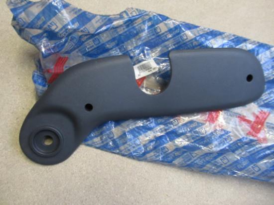 173705636 Sierstuk stoel linkerzijde