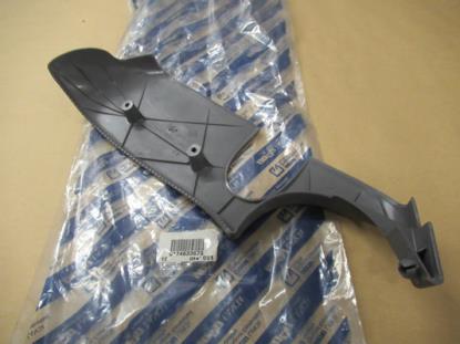 174633673 Voorstoel sierstuk linkerzijde