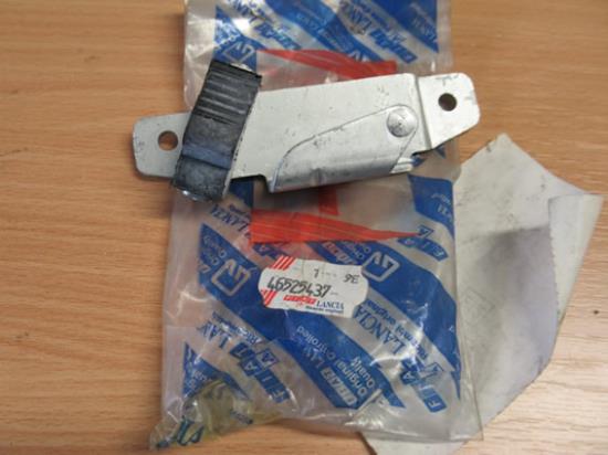 46525437 Plaatje slot achterklep links