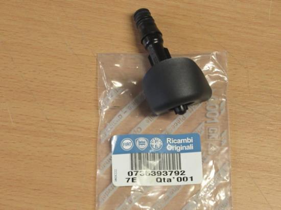 735393792 Sproeikop koplampwisser rechterzijde