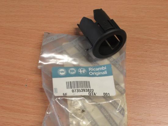 735393822 Ringmoer voor parkeersensor linkerzijde