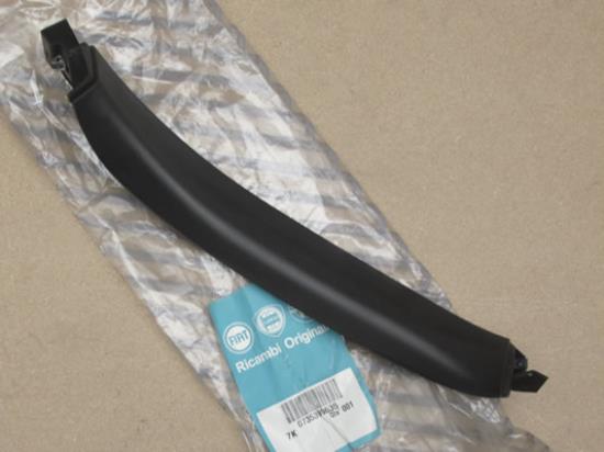 735399635 Sierstuk achterklep linkerzijde