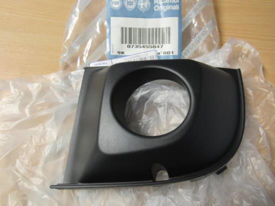 735455047 Sierstuk mistlamp linkerzijde