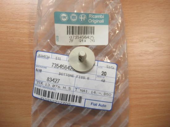 735456425 Plug interieurbekleding