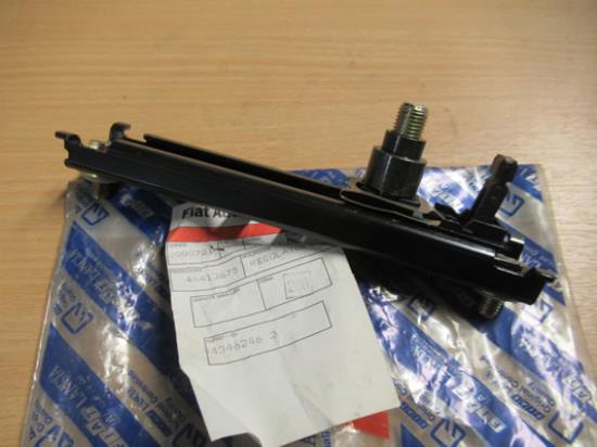 46413675 Hoogteregelaar veiligheidsgordel