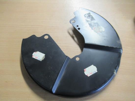 7586184 Beschermplaat achterremmen links