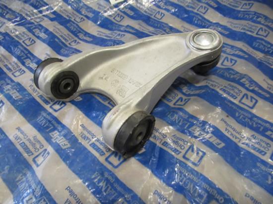 51776327 Draagarm boven linker voorzijde