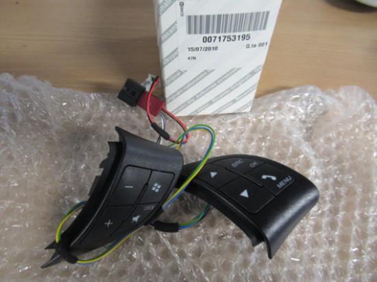 71753195 Stuurwielbediening 8 functies inclusief Blue & Me