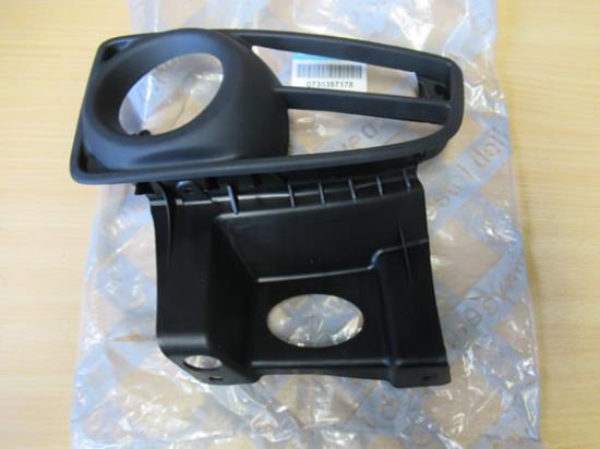 735357178 Grille mistverlichting linkerzijde