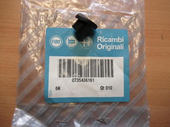 735436161 Plug linker achterzijde