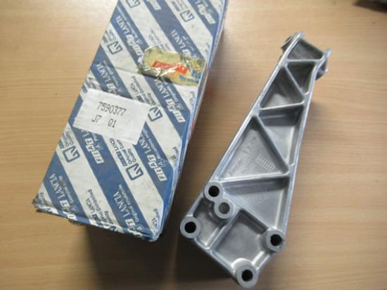 7590377 Steun onder motorsteun