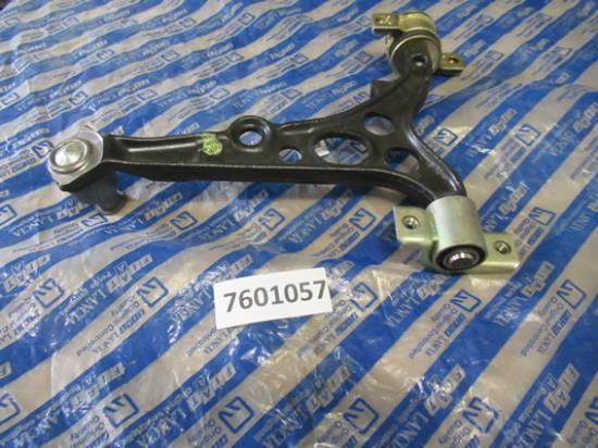 7601057 Draagarm voorzijde links