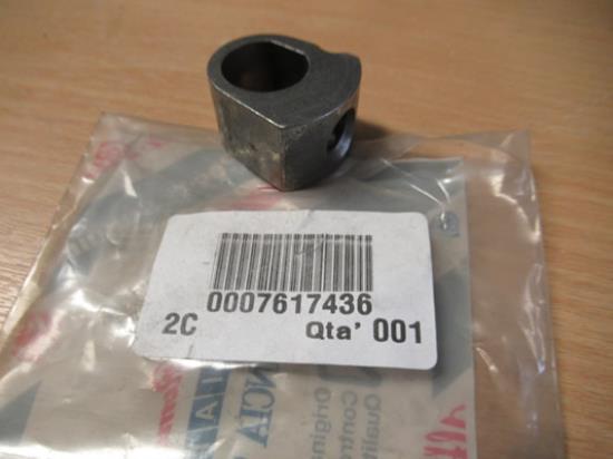 7617436 Afstandstuk versnelling