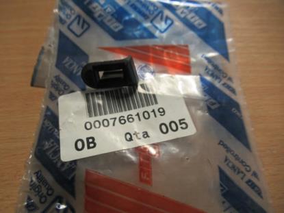 7661019 Klem hoedenplankkoord links