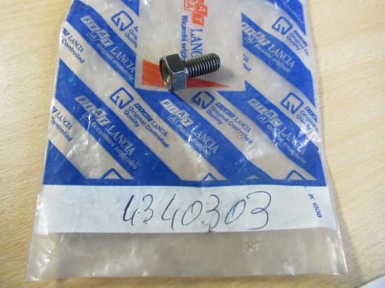 4340303 Bout