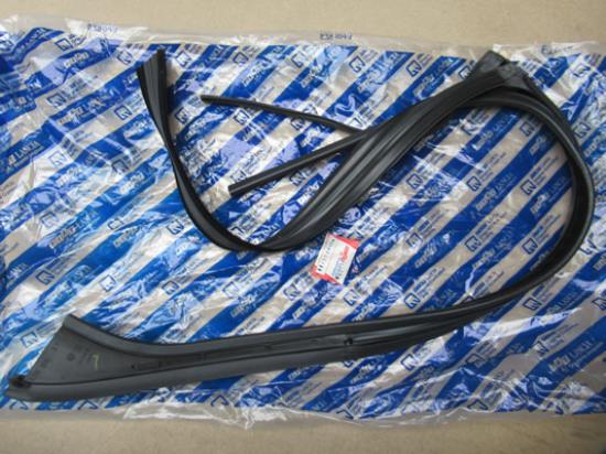 46480827 Profielrubber rechter achterzijde