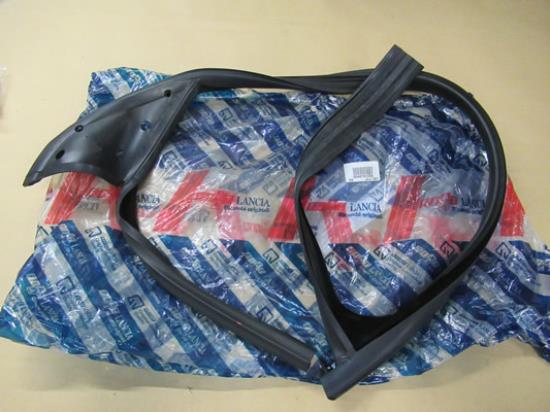 46791220 Deurrubber linker voorzijde