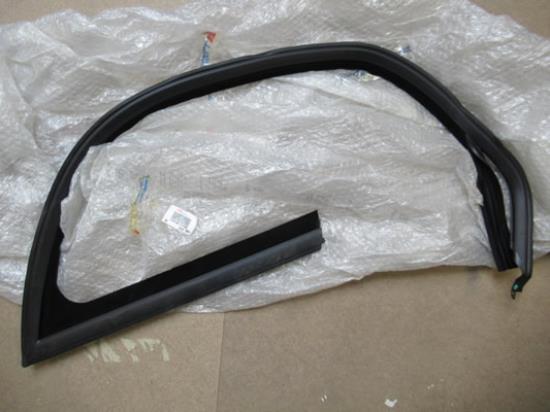 60673928 Profielrubber rechter voorzijde
