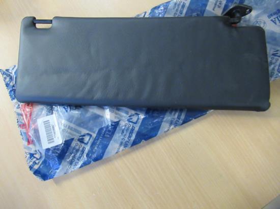 714429060 Zonneklep linkerzijde