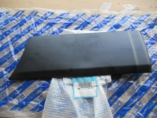 71743319 Stootlijst linkerzijde