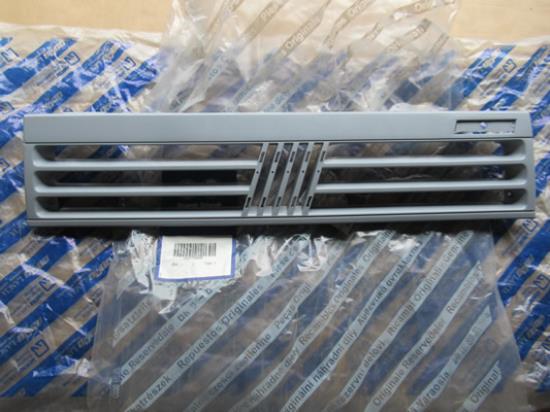 7710208 Grille radiateur voorbumper