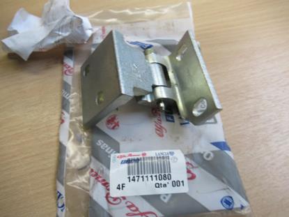 1471111080 Scharnier linker voorzijde