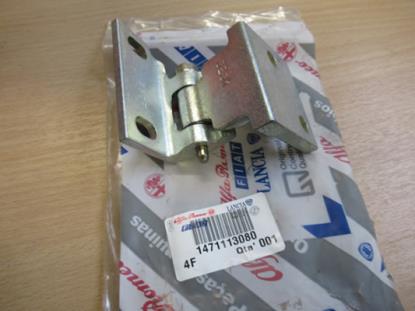 1471113080 Scharnier linker voorzijde