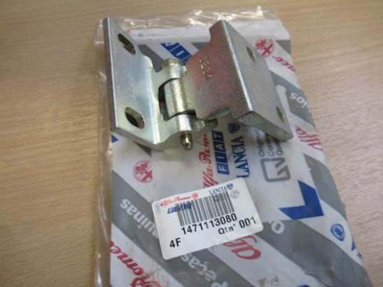 1471113080 Scharnier linker voorzijde