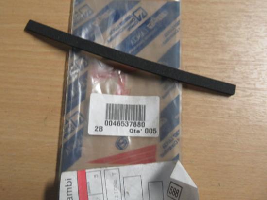 46537880 Pakking bij motorkap