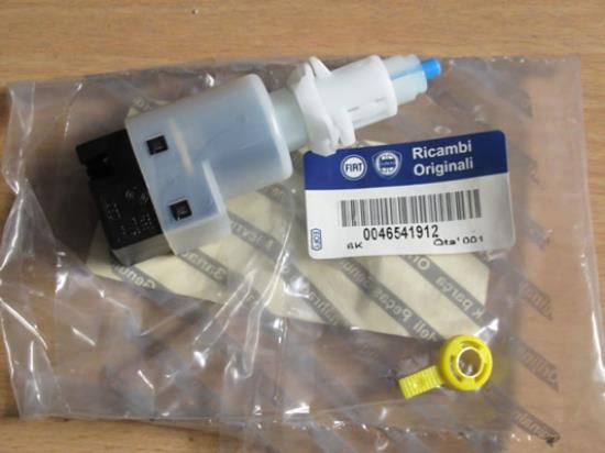 46541912 Remlichtschakelaar