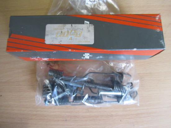 7078634 Remmenset achter