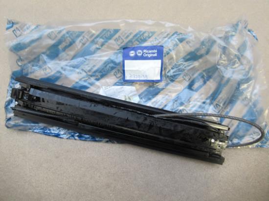 71729139 Dakgeleider rechterzijde