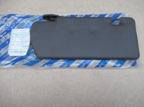 180817370 Zonneklep rechterzijde