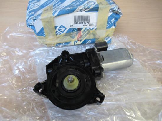 46841278 Motor voor raam rechts