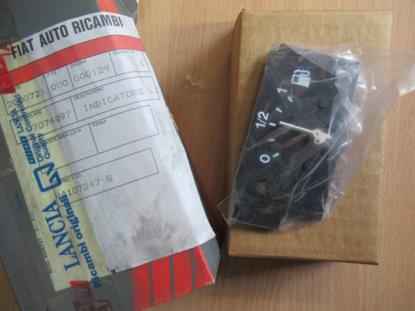 7074897 Brandstofniveaumeter